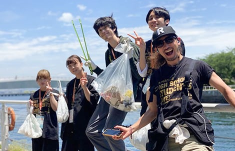 DAY CAMP1日目は地元の街をゴミ拾いしプラ問題を考えます。